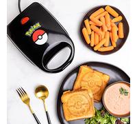 Uncanny Brands Pokemon Pokeball Single Sandwich Maker - Make Pokemon Pokeball Sandwiches - Kitchen Appliance - UK Plug