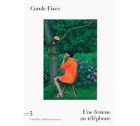 Une femme au téléphone