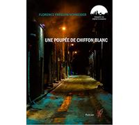 Une poupée de chiffon blanc