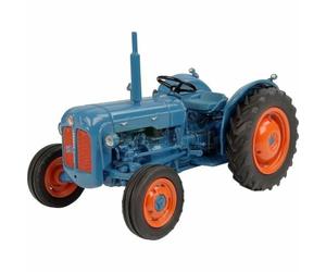 Universal Hobbies Fordson Dexta 1958 Scale 1:32 UH6272