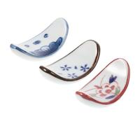 VALICLUD 3pcs Japanese Style Ceramic Chopstick Rest with Elegant Design Multi-Functional Chopstick Organizing Rack for Dining Table Kitchen Restaurant and Adults Easy to Clean and Store