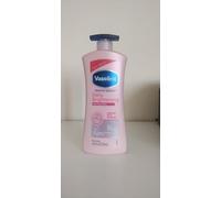 Vaseline Daily Brightening Lotion - Moisturizing and Illuminating Skin Care, 720 ml Bottle