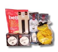 VeganBox Luxury Hot Chocolate & Chocolate Gift Box | 8 Premium Vegan Chocolate Treats | Artisan Chocolate, Chocolate Bombs, Stir-In Hot Chocolate & Honeycomb Toffee | Vegan Gift Hamper
