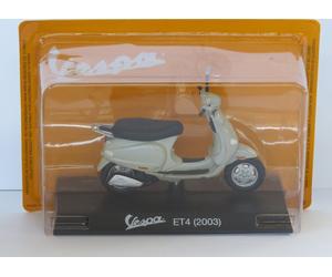VESPA SCOOTER COLLECTION 1:18 Scale Vespa ET4 2003 Model Scooter