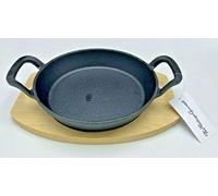 Vintage Gourmet Cast Iron Serving Pan 20cm, Pre-Seasoned Round Skillet with Wooden Presentation Base, 4cm Deep Oven Safe Frying Pan with Flared Handles for Cooking, Baking, Grilling & Serving