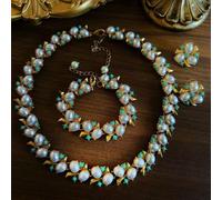 Vintage high-end pearl earrings, antique magazine fashion, pearl necklace and bracelet set