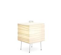 Die Vitra Tischleuchte Akari 3X designed von Isamu Noguchi leuchtet wie das Licht der Sonne das durch ein Shoji-Papier gefiltert wird. Die Magie des Papiers verwandelt die kühle Elektrizität zurück ins ewige Licht der Sonne. Damit ihre Wärme auch in der Nacht weiter unsere Räume füllen kann. Die Vitra Tischleuchten Akari 3X designed von Isamu Noguchi erhalten Sie ebenso wie alle anderen Akari Light Sculptures in unserem einrichten-design.de Onlineshop