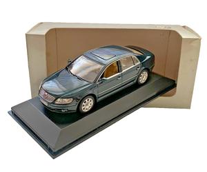 Volkswagen Phaeton - 1/43 scale - VW Minichamps modelcar - 3D0099300GP