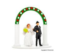 Vollmer Bride & Groom with Wedding Arch Figure Set HO Gauge VO42365
