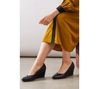 Wallis Women's Wide Fit Daisy Almond Toe Mid Wedge Court Shoes in Black | Size: 5 Wallis Black 5