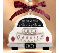 Wedding Gifts for Bride and Groom The Year We Became Mr and Mrs Just Married 2025 for Couple Engagement Bauble Wedding Newlyweds Wood Marry Plaque Ornament for Bedroom Living Room Happily Keepsake