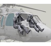 weizhang 1/35 Helicopter commando pilot resin soldier model kit (2 persons, no aircraft) unpainted and self-assembled die-casting miniature kit-K3A846