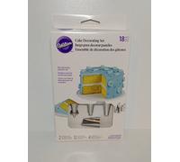 Wilton Piping Bag Set-18: 12x Disposable Piping Bags, 4X Tips, 2X Standard Couplers - Cake Decorating Kit - Set of 18