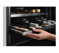 WINE COOLER AEG KWK884520M 18 BOTTLE INTEGRATED STAINLESS STEEL