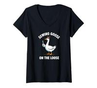 Womens Funny Sewing Goose On The Loose Sewer Quilting Lover Quilter V-Neck T-Shirt