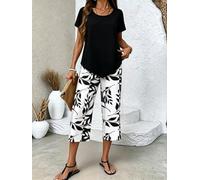 Women's Leaf Print 2 Piece Casual Outfits, Curved Top Capri Pants Set | Wide leg capri cut, relaxed round neck, contrast leaf graphic, hip flattering fit, wrinkle lightweight, weekend getaways