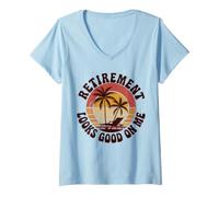 Women's Retirement Looks Good on Me Retro Sunset Design V-Neck T-Shirt