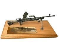 World War 2 Bren Gun Miniature, 1/6 Scale, English Pewter, Oak Plinth Display, 23.2x10cm Base, British Army WW2 Rifle Replica