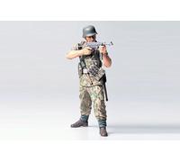 Wwii German Elite Infantryman 1:16 Plastic Model Kit Tamiya