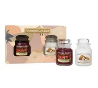 Yankee Candle Gift Set | 2 x 104g Original Small Black Cherry & Soft Blanket | Long Lasting fragerence, 2 Small Jar Candles, Perfect Christmas Gifts for Women, Upto 30 Hours Burn time Each (60 hrs)