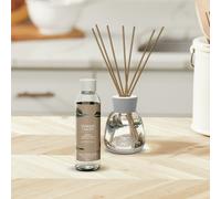 Yankee Candle Signature Reed Diffuser Refill | Amber & Sandalwood | 200ml | Up to 20 Weeks of Fragrance | Perfect Gifts for Women