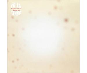 YO LA TENGO - THERE'S A RIOT GOING ON