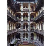 Yves Marchand/Romain Meffre: Budapest Courtyards