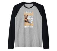 Zu Meiner Verdeidigung War Mit Meinem Schäferhund Spielen Raglan Baseball Tee